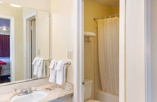Amarillo Hotel | Rest Inn - Extended Stay, I-40 Airport, Wedding & Event Center