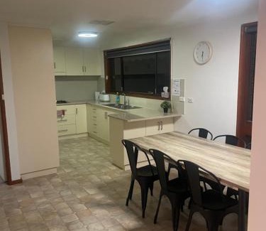 Lake Albert House | Rest, Relax and Recoup