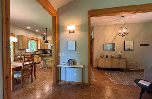 Freeland House | Rest & Relax Island Style