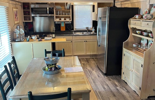 Dadeville Cabin | Rest-Relax-Reconnect-Renew in beautiful, serene, wooded, gated Lake Martin Cabin