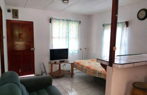 Carara Bed & Breakfast | Restaurante y cabinas Sudy