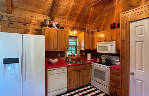 Landrum Cabin | Restoration Station-2 BR/2 Ba Log Cabin on10-ac sheep farm, see also VRBO2023701
