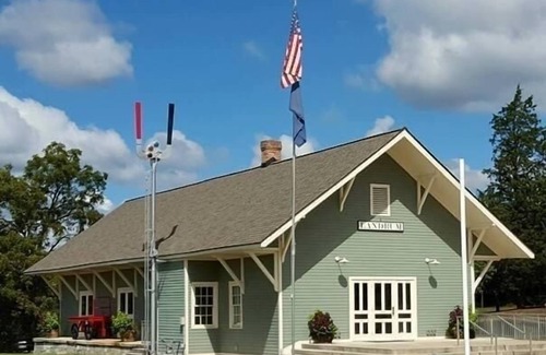 Landrum Cabin | Restoration Station-2 BR/2 Ba Log Cabin on10-ac sheep farm, see also VRBO2023701