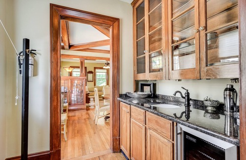 Bradley Beach House | Restored Craftsman (Add'l Carriage House -1309761) Badges, Towels, Linens