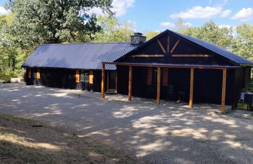 Laurelville Cabin | Retreat on the Ridge in Hocking Hills-Beautiful cabin 5 miles to Rock House