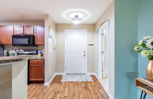 Tavares House | Retreat with bike access/full kitchen/Fence yard/board games/mins from Orlando