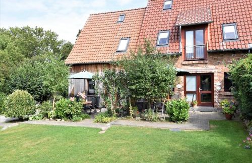 Thorstorf House | Retreat with Sauna & Garden, cleaning included