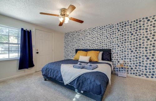 Pooler House | Retro! - 4BR Near Sav Airport