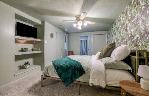 Pooler House | Retro! - 4BR Near Sav Airport