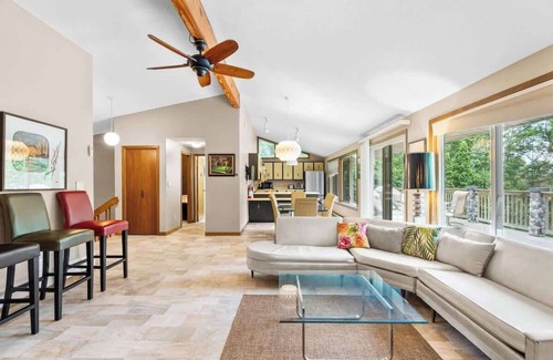 Port Franks House | Retro Hill Top Beach House