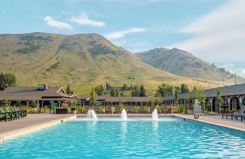 Jackson Apartment | Retro-Inspired Lodge w/On-Site Dining & Social Courtyard in Jackson Hole