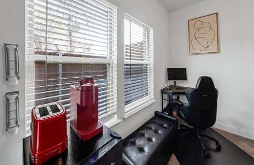 Lewisville Apartment | Retro Living!