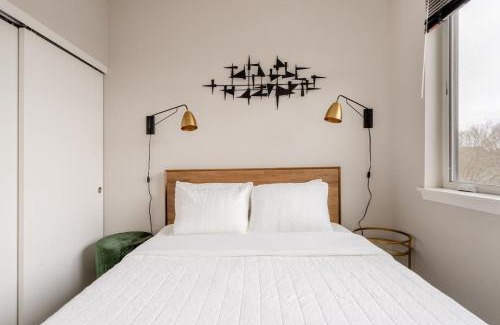 Belmont Apartment | Retro Modern 2-Bedroom with 90 WalkScore