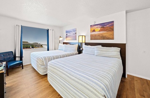 Pacific City House | Retro Room in Downtown Hotel - No Cleaning Fees!
