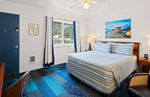 Pacific City House | Retro Room in Downtown Hotel - No Cleaning Fees!