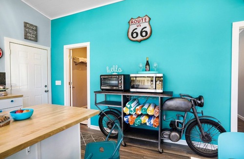 Ashland Cabin | Retro Sundowner Cabin w/Hot Tub. 3 Bedroom & 4 Queen Beds. Pet Friendly!