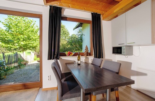 Jungholz Apartment | 'Reuterwanne' holiday flat with mountain views, large garden and private terrace