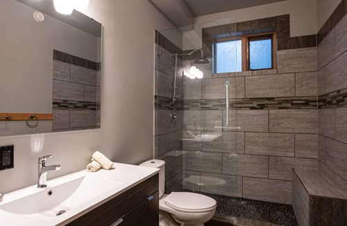 Revelstoke House | Revelstoke - Begbie Snug