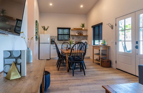 Paso Robles Cottage | Revine Lago-Vine Cottages-Luxury Suite with Private Hot Tub and Fire pit!