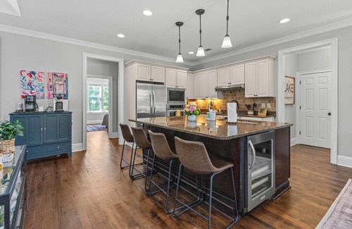 Reynolds Landing Apartment | Reynolds Landing Retreat Games Golf Views