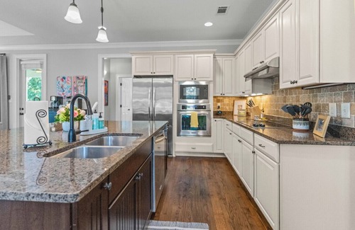 Reynolds Landing Apartment | Reynolds Landing Retreat Games Golf Views
