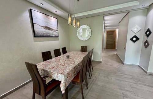 Pont Blondin Apartment | Rez-de-Jardin Rock Island