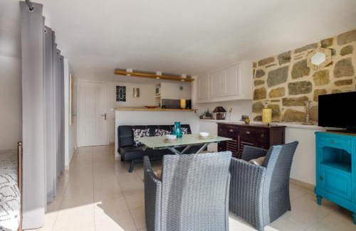 Mandelieu-La-Napoule Apartment | Rez-de-villa avec piscine