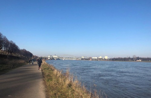 Rodenkirchen Apartment | Rheinblick Sommershof