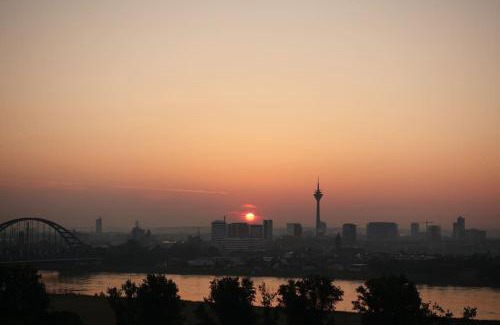 Hammfeld Apartment | Rheinblick - Wohnung direkt bei Düsseldorf mit toller Aussicht