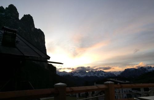 San Giovanni di Fassa Hotel | Rifugio Stella Alpina Spiz Piaz per escursionisti