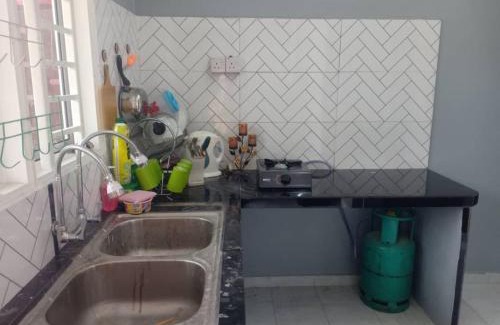 Kampung Kuala Sungai House | Ria Homestay & kolam