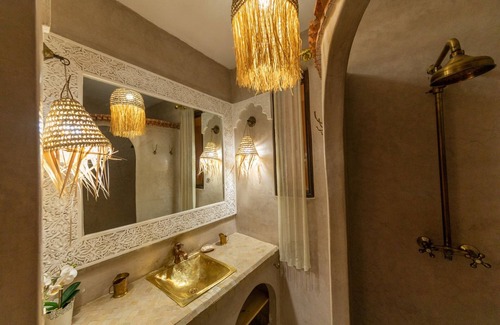 Bab Taghzout House | Riad 7 Saints