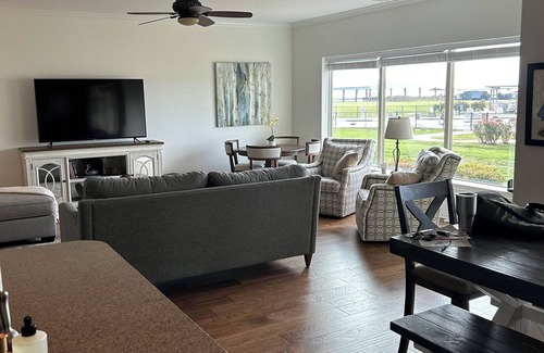 Eureka Condo | Richland Chambers Reservoir Lakefront Condo on First Floor with Outdoor Pool!!