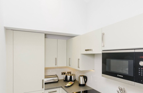 South Richmond Apartment | Richmond Ibis House Apartments by Viridian Apartments