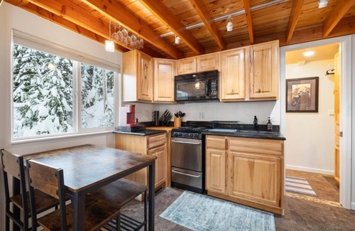 Sandpoint Condo | Ride to Schweitzer Chairlifts & Trails - Perfect Summer Getaway