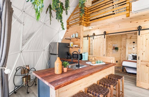 Cosby RV Rental | 🎢⛈️ Riders on the Storm Dome by GLAMP | Hot Tub🛁 | Outdoor Fire Pit 🔥