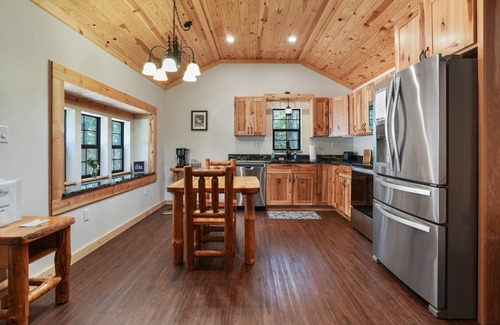 Logan Cabin | Ridge Point Cabin | Heart of Hocking Hills