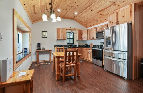 Logan Cabin | Ridge Point Cabin | Heart of Hocking Hills