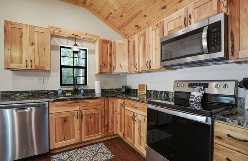 Logan Cabin | Ridge Point Cabin | Heart of Hocking Hills