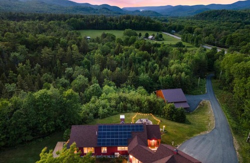 Thornton House | Ridgeview - 70 acre White Mountain estate with views