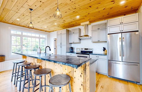 Whitefield House | Ridgeview | Newer home in Whitefield with hot tub, firepit & mountain views