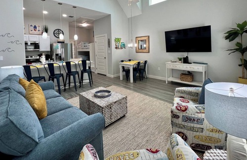 Central City House | Ridin' Waves - 14933