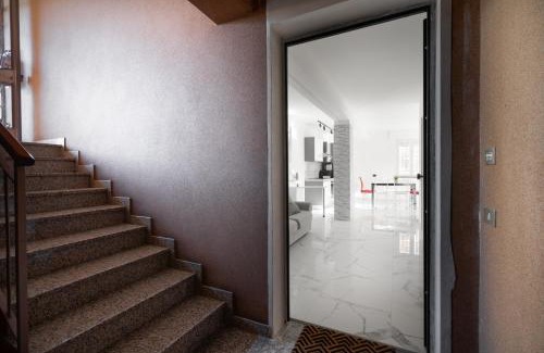 Sarnico Apartment | Rifugio Elegante a due passi dal Lago - Free Wifi Giardino e AC