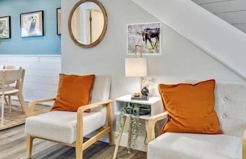 Holladay House | Right off i215|Pets Allowed|Close to Ski Resorts
