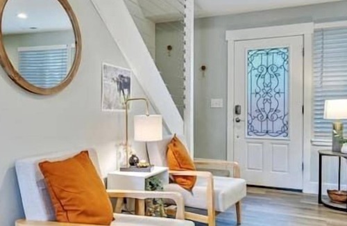 Holladay House | Right off i215|Pets Allowed|Close to Ski Resorts