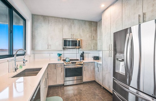 Rollingbay House | Right on the Water with Views From Every Room