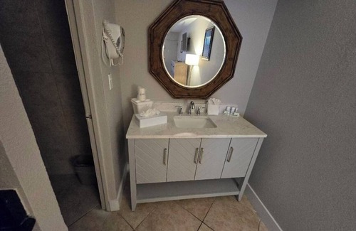 Whitfield Hotel | Right on the Waterfront Marina - Suite 117 - 7150 N Tamiami Tail, Sarasota FL