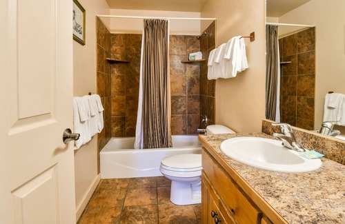 Moab South Valley House | Rim Village Y3