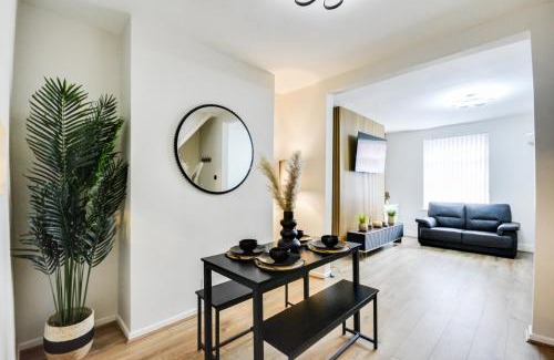Liverpool House | Ripon By Serene Stays Stylish Liverpool Home Sleeps 5 with Free Parking Fast WiFi and Close to Stadiums