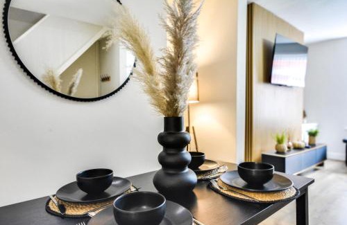 Liverpool House | Ripon By Serene Stays Stylish Liverpool Home Sleeps 5 with Free Parking Fast WiFi and Close to Stadiums